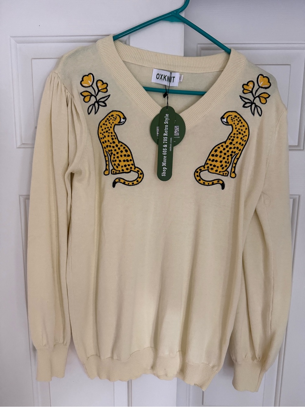 OXKNT Cream V-Neck Sweater with Yellow Leopard Appliqués